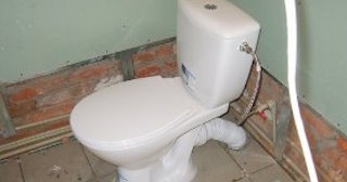 Установка приставного унитаза в Новороссийске - монтаж и подключение, СантехДомНвр от 5161 рублей