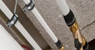 Замена труб водоснабжения в квартире: цена от 2065 руб. - СантехДомНвр